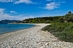 Photo de Beach Tsougrias situé dans une zone naturelle