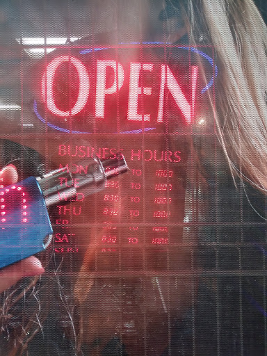 Tobacco Shop «Relax Smoke Shop», reviews and photos, 6 W 39th St, Kansas City, MO 64111, USA