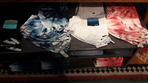 Clothing Store «Hollister Co.», reviews and photos, 282 Garden State Plaza Blvd, Paramus, NJ 07652, USA