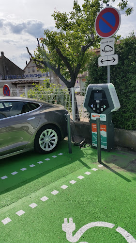 Borne de recharge de véhicules électriques Réseau eborn Station de recharge Ruoms