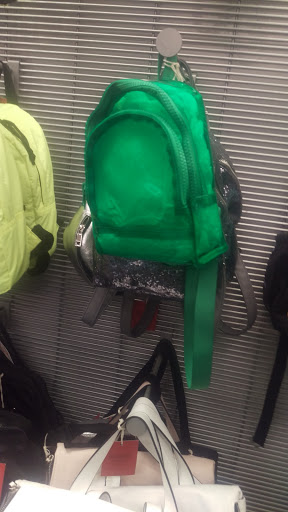 Shopping Mall «Argyle Square Shopping Center», reviews and photos, 8315 SW Jack Burns Blvd, Wilsonville, OR 97070, USA