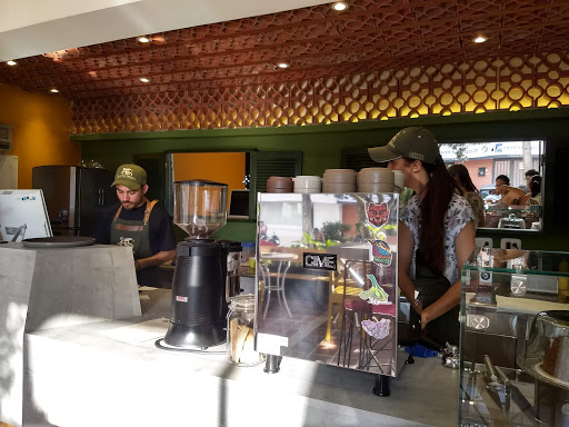 Café Bajo Sombra - Gourmet Coffee Shop