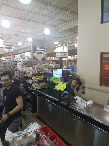 Grocery Store «Super Mercados El Guero», reviews and photos, 850 N Farnsworth Ave, Aurora, IL 60505, USA