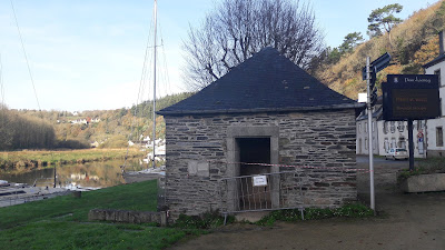 Toilettes Publiques à Port-Launay