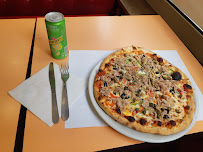 Pizza du Sandwicherie Le Sud Halal à Paris - n°6