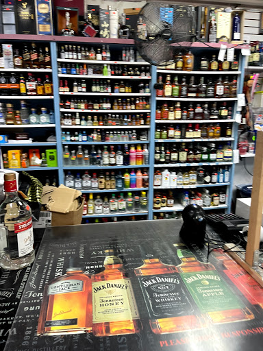 Liquor Store «Norman’s Liquors and Fine Wines», reviews and photos, 5235 Gulf Blvd, St Pete Beach, FL 33706, USA
