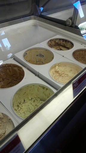 Ice Cream Shop «Milkhouse Ice Cream and Coffee Cafe», reviews and photos, 4189 Keewahdin Rd, Fort Gratiot Twp, MI 48059, USA