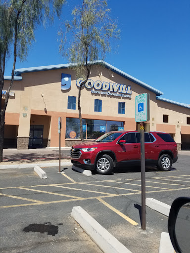 Thrift Store «Lindsay & Warner Goodwill Retail Store & Donation Center», reviews and photos, 874 E Warner Rd, Gilbert, AZ 85296, USA