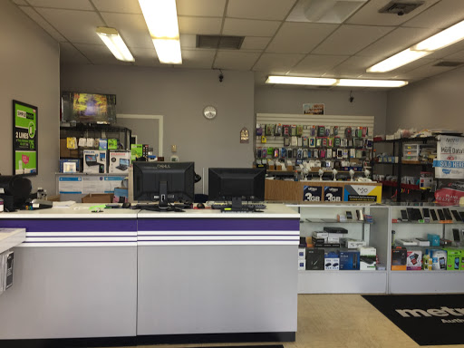 Cell Phone Store «Cell phone Repair Unlocking and Prepaid Services», reviews and photos, 127 E Roosevelt Rd, Lombard, IL 60148, USA