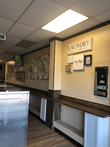Laundry Service «Thornton Plaza Cleaners and Laundromat», reviews and photos, 9303 Thornton Rd e, Stockton, CA 95209, USA