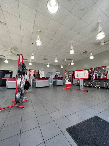 Tire Shop «Discount Tire Store - New Braunfels, TX», reviews and photos, 1312 Interstate 35 Frontage Rd, New Braunfels, TX 78130, USA