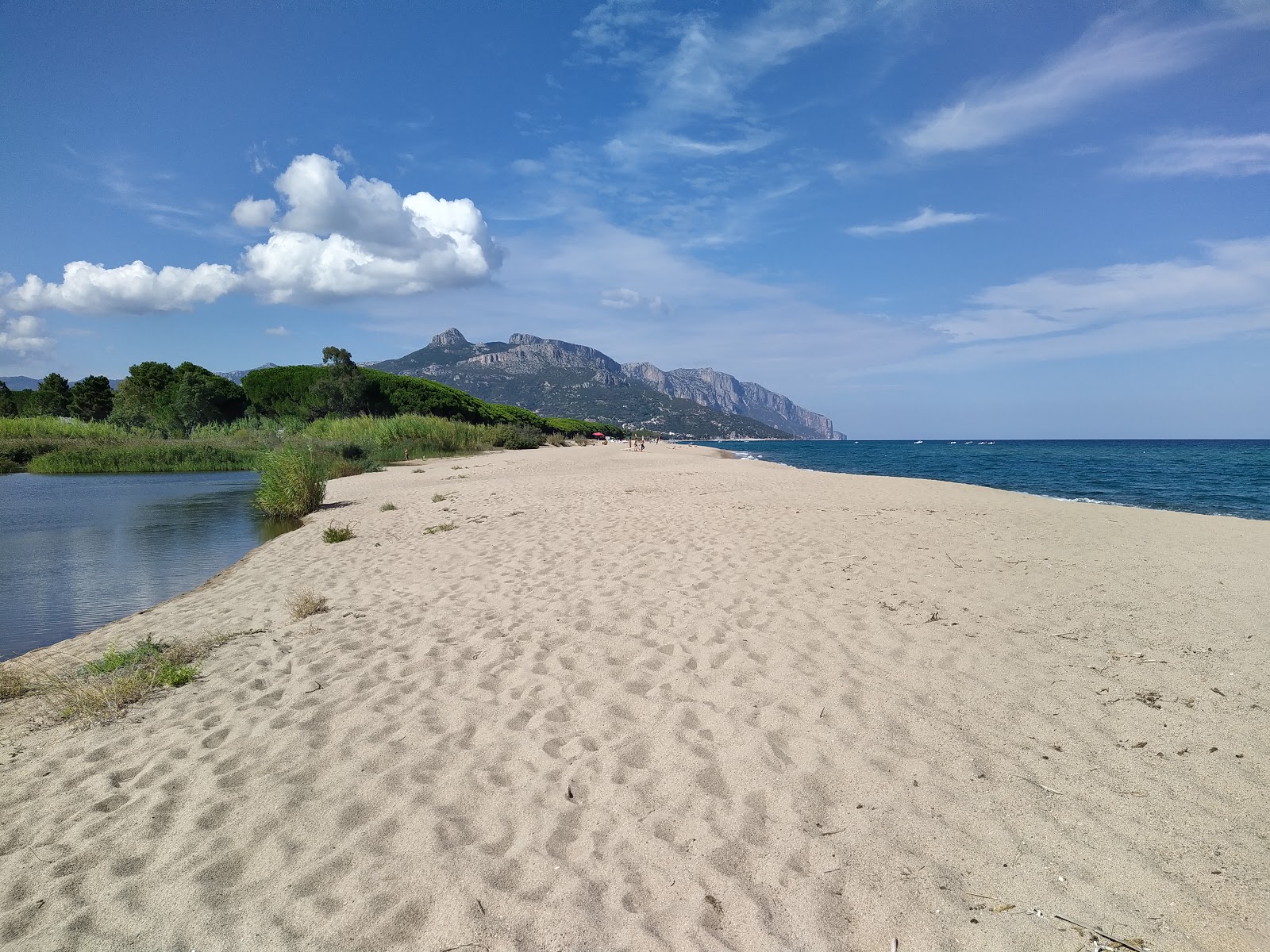 Fotografija Spiaggia di Iscrixedda udobje območja