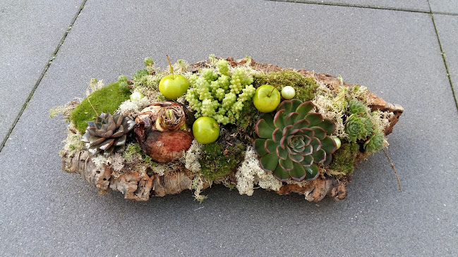 Dutch Flower Lady - Bloemist