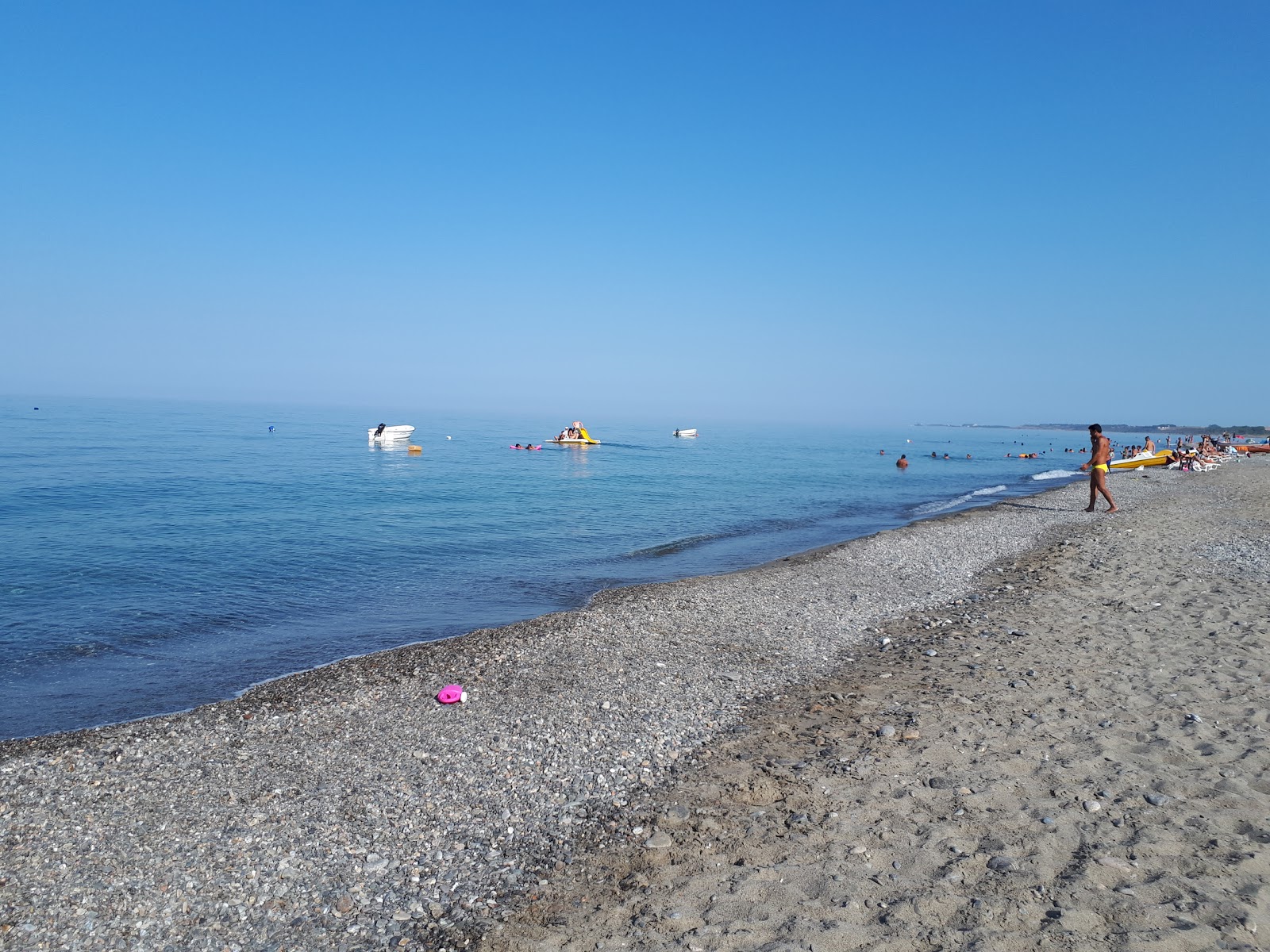 Foto di Sami beach con una superficie del sabbia con ciottolame