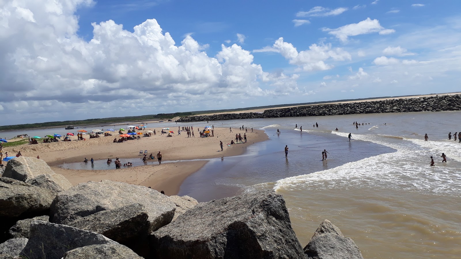 Foto van Barra do Furado met recht en lang