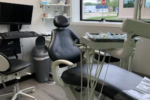 Amazing Dental - Implant Center image