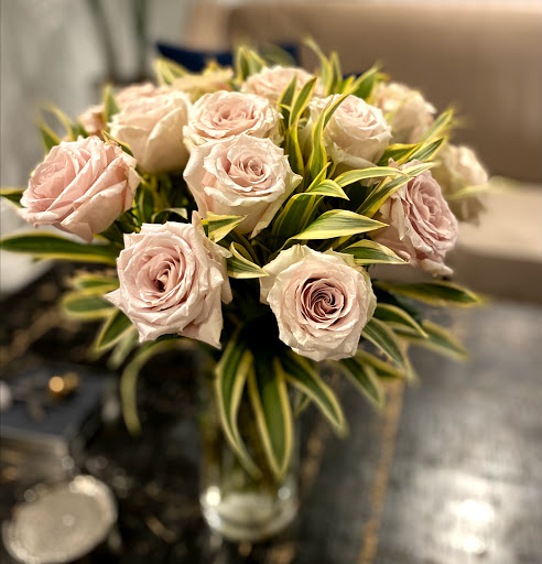 Florist «Fleur De Lis Florists», reviews and photos, 6588 Quinton Ln, Tujunga, CA 91042, USA