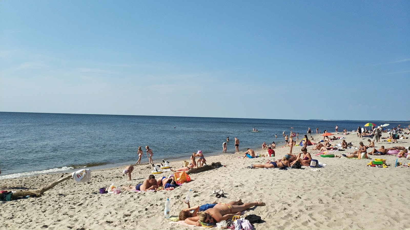 Foto di Vitland beach con una superficie del acqua turchese