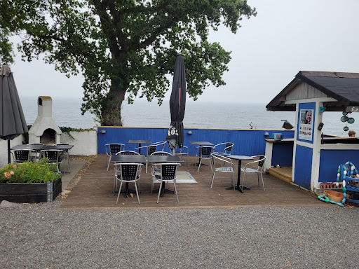 Dines Lille Maritime Café & Den gamle Strandfoged Gård in Gudhjem, Slagelse
