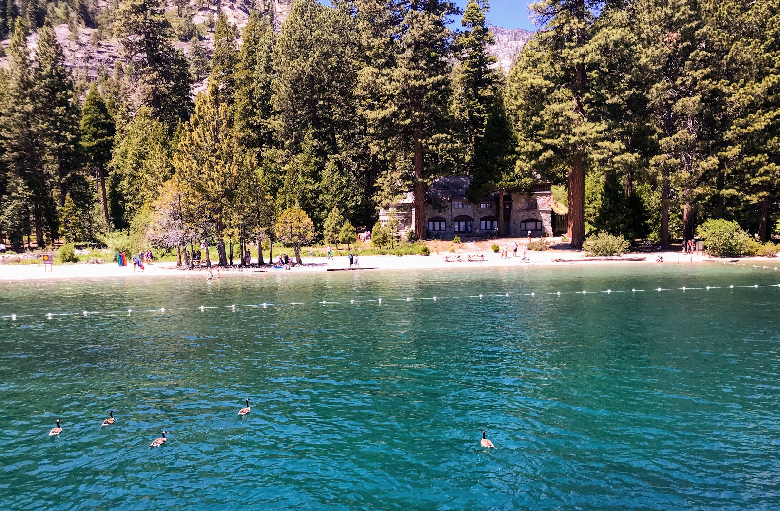 Kayak Tahoe Beach'in fotoğrafı - rahatlamayı sevenler arasında popüler bir yer