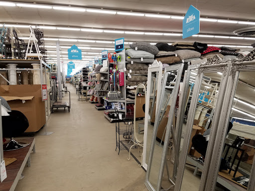 Home Goods Store «At Home», reviews and photos, 3100 Washtenaw Ave, Ypsilanti, MI 48197, USA