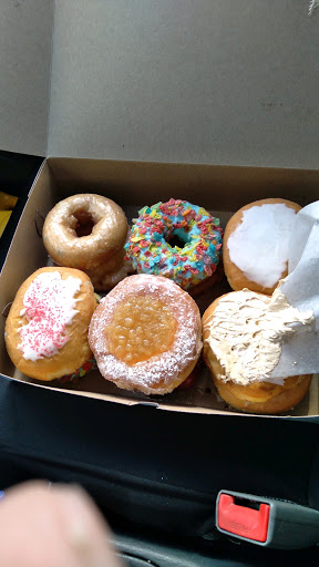 Donut Shop «Avon Donuts Inc», reviews and photos, 45324 Woodward Ave, Pontiac, MI 48341, USA