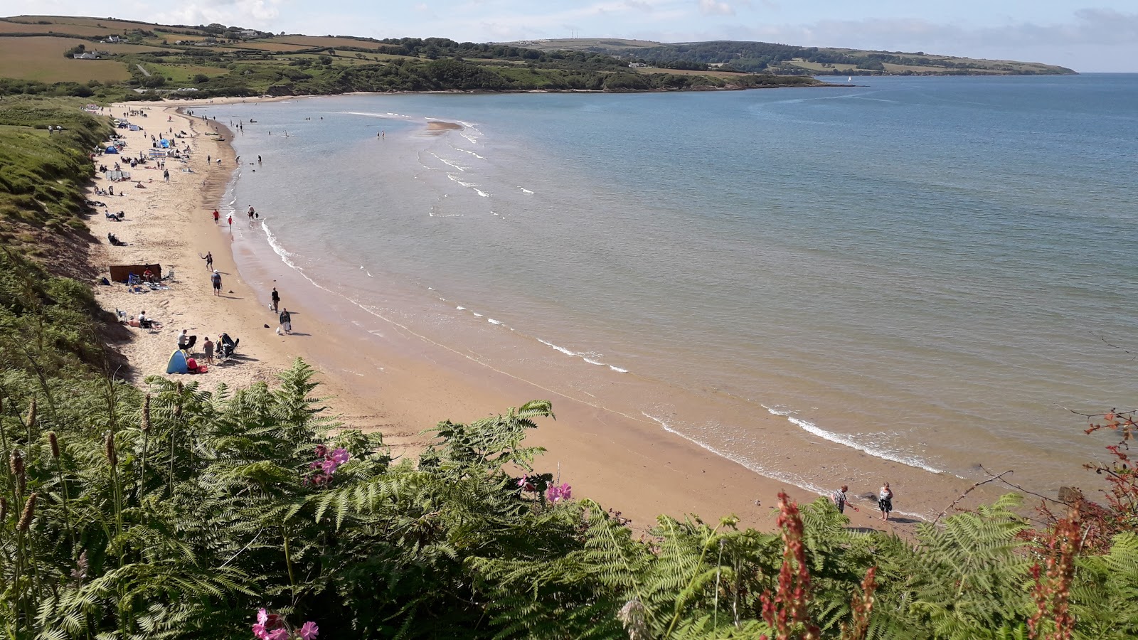 Foto di Spiaggia di Lligwy con baia media