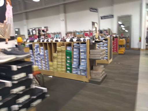 Shoe Store «DSW Designer Shoe Warehouse», reviews and photos, 1 Walden Galleria, Buffalo, NY 14225, USA
