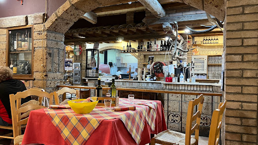 Trattoria - Pizzeria Magnoz Via Tiburtina Valeria, 1, 65026 Popoli Terme PE, Italia