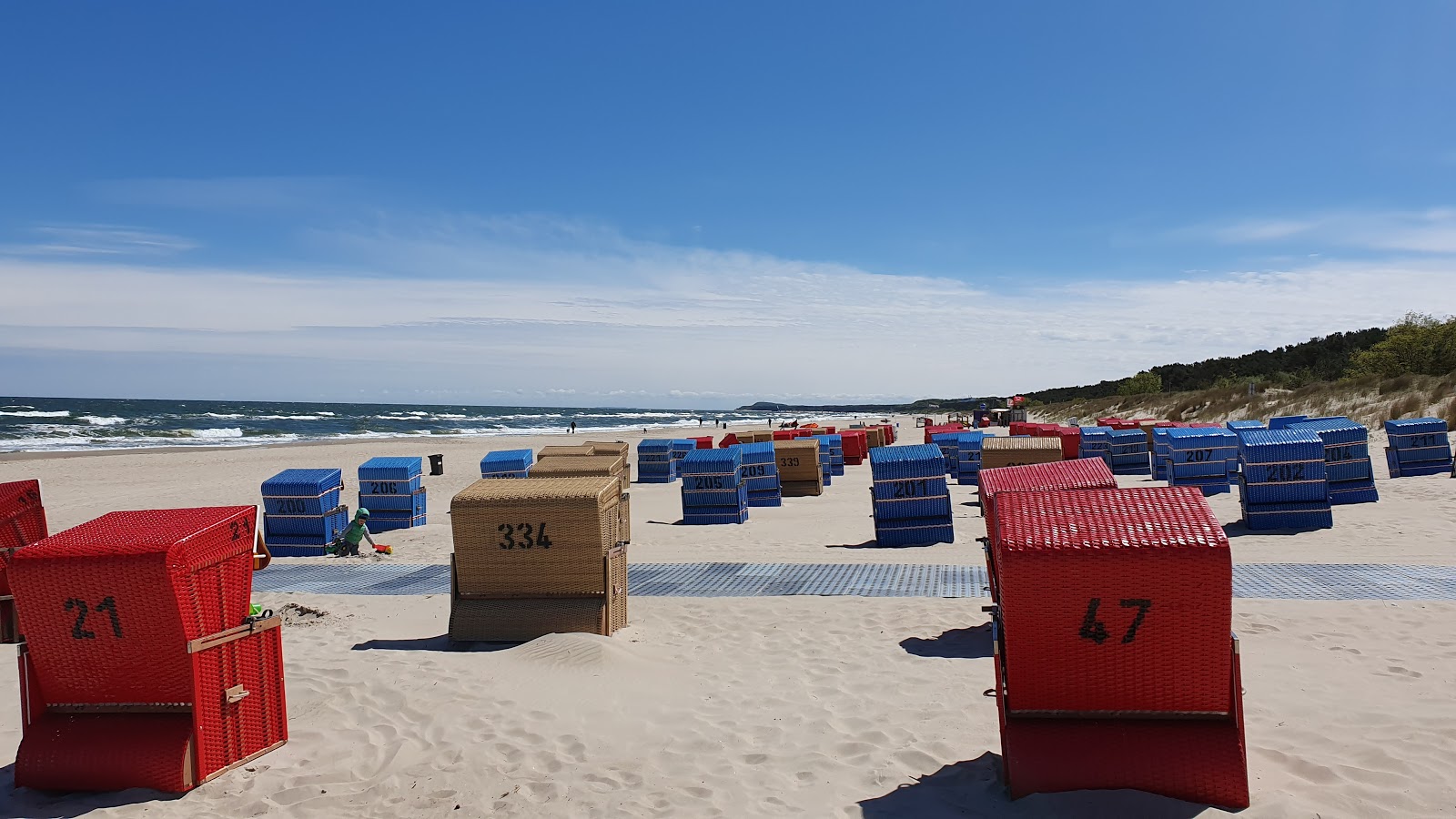 Foto de Trassenheide strand - lugar popular entre os apreciadores de relaxamento