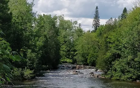 Accès au sentier linéaire de la rivière Saint-Charles image