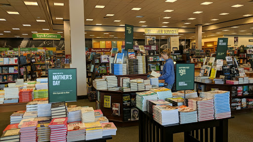 Book Store «Barnes & Noble Booksellers East Brunswick», reviews and photos, 753 New Brunswick Ave, East Brunswick, NJ 08816, USA