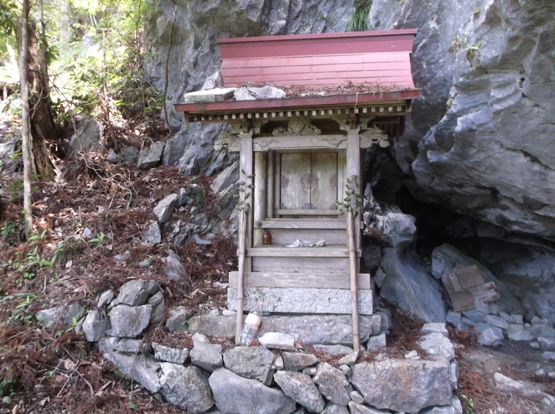 岩屋神社