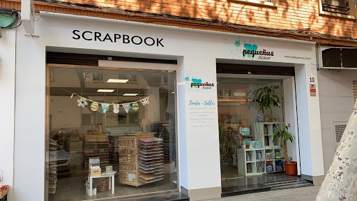Pequeñus Scrapbook