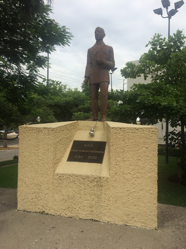Estatua de Emilio Rabasa Estebanell