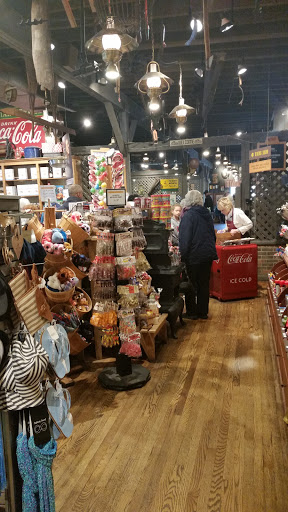 American Restaurant «Cracker Barrel Old Country Store», reviews and photos, 5035 Hinkleville Rd, Paducah, KY 42001, USA