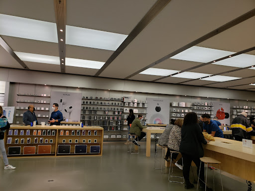 Computer Store «Apple Walt Whitman», reviews and photos, 160 Walt Whitman Rd, Huntington Station, NY 11746, USA