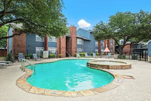 Oaks of Lewisville Apartments image