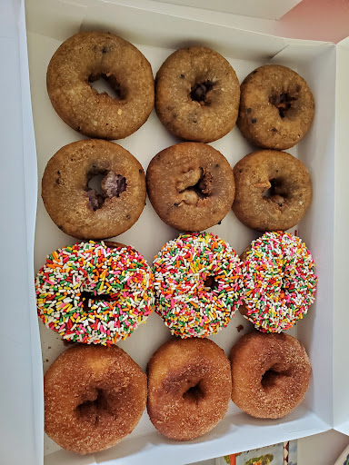 Donut Shop «Flip Flops Donut Shop», reviews and photos, 129 Bogue Inlet Dr, Emerald Isle, NC 28594, USA