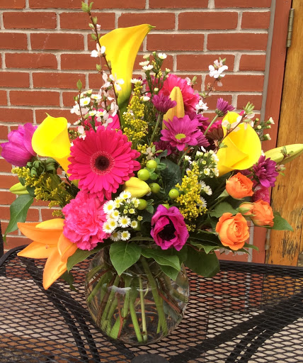 Florist «Back to the Fuchsia - A Flower Shop», reviews and photos, 439 Butler St, Saugatuck, MI 49453, USA