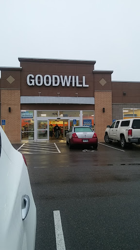 Thrift Store «Goodwill - Hutchinson», reviews and photos