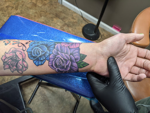 Tattoo Shop «Fenton Tattoo and Piercing», reviews and photos, 1001 N Leroy St, Fenton, MI 48430, USA