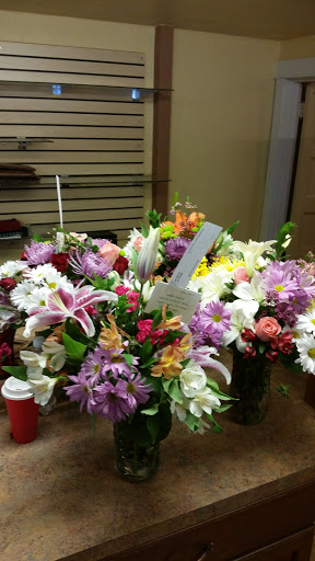 Wild Strawberry Florist, 207 8th St, Oregon City, OR 97045, USA, 