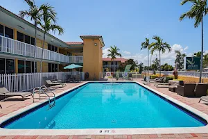 Quality Inn & Suites Hollywood Boulevard Port Everglades Cruise Port Hotel image