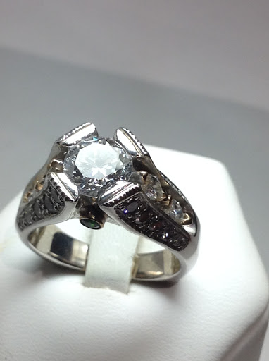 Jeweler «La Jolla Fine Jewelry», reviews and photos, 111 S Main St, Chelsea, MI 48118, USA