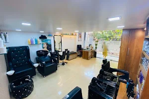 Smira Unisex Makeover Lounge image