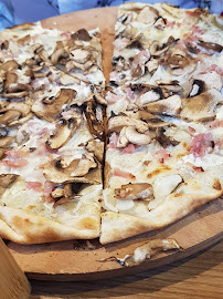 Pizza du Restaurant L'Alsacien Lyon - Bar à Flammekueche - - n°6