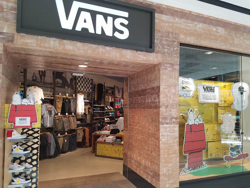 Vans, 300 Monticello Ave #121, Norfolk, VA 23510, USA, 