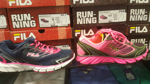 Outlet Mall «Ohio Station Outlets», reviews and photos, 9911 Avon Lake Rd, Burbank, OH 44214, USA