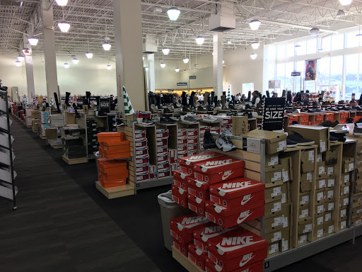 Shoe Store «DSW Designer Shoe Warehouse», reviews and photos, 10515 N Mopac Expy, Austin, TX 78759, USA